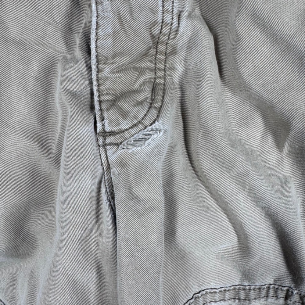 Hollister Mens Tan Khaki Cargo Shorts Size 33 Distressed Frayed Cotton Twill - Picture 10 of 10